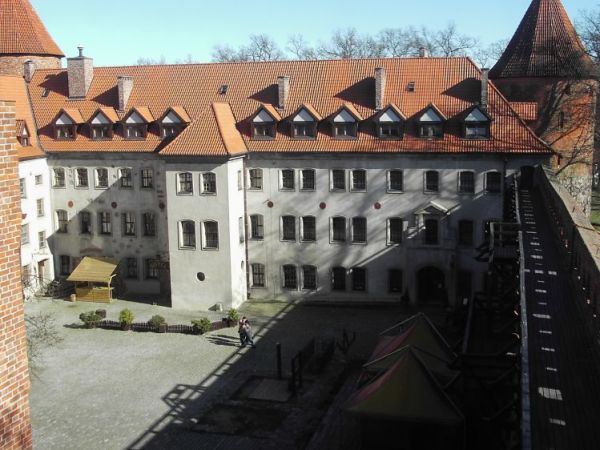 Wewnętrzny dziedziniec zamku.