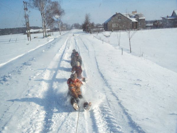 Kulig. Zimowa atrakcja za ciągnikiem.