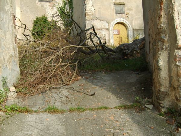 dojście do kościoła