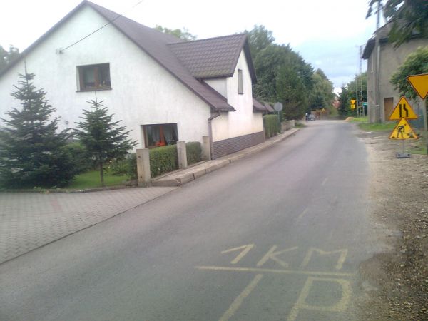 Mała Wieś Dolna. Wjazd do Sulikowa.