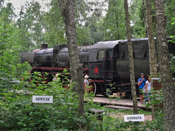 Lokomotywa z symbolami sowieckimi