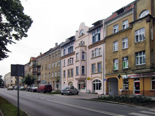 Kętrzyn-zabytkowe kamienice przy ulicy Sikorskiego 2014-08-05