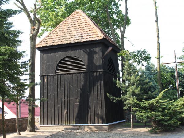 Łopienno, dzwonnica z 1832r.