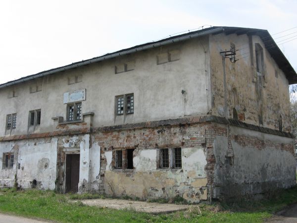 może piekarnia a może młyn - było, ale się zb...., kiedyś Jezuici z Krosna w arendzie browar i gorzelnię  mieli i wprost "życzyli sobie" - kontraktowali - wielk