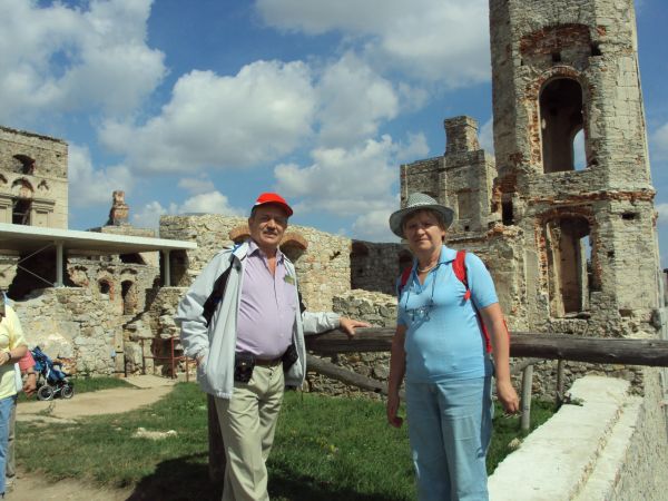 Zamek został wzniesiony w latach 1627-1644 przez wojewodę sandomierskiego Krzysztofa Ossolińskiego, nie cieszył się długo swym dziełem - zmarł w 1645r., zaledwi