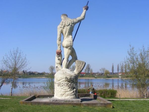 Nasz neptun...od tyłu... ale za to z pięknym widokiem na Jezioro Durowskie