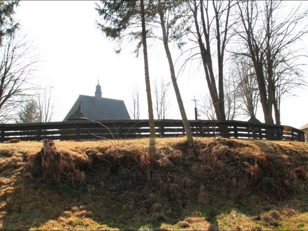 Drewniany kościół konstrukcji zrębowej pw. św. Sebastiana, wzniesiony w roku 1737. W roku 1980 był gruntownie odnawiany z całkowitą wymianą gontów.