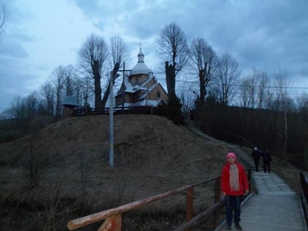 cerkiew grecko-katolicka pw. św. Mikołaja, wzniesiona w 1930r., od 1970r. jest kościołem pw. bł. Bronisławy - służy wiernym wyznania rzymsko-katolickiego. Wspom