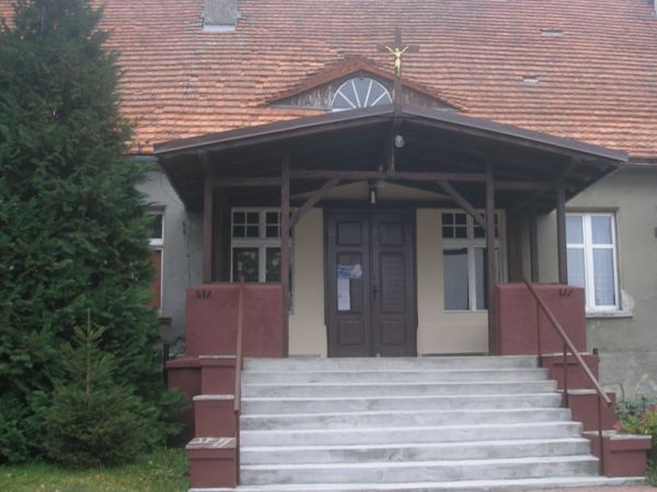 Kaplica w dawnym pałacu- Msza Św. niedzielna godz. 10.00