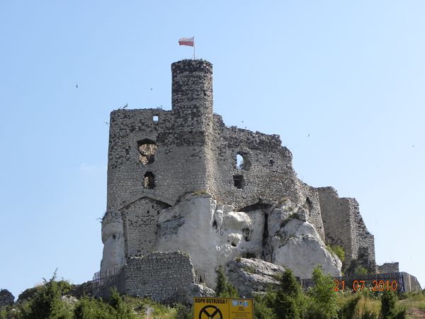 Ruiny zamku w Mirowie.