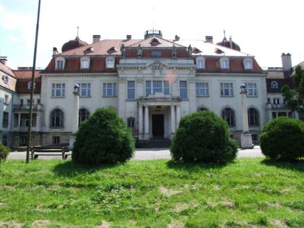 Pałac Donnersmarcków obecnie internat Zespołu Szkół Leśnych i Ekologicznych