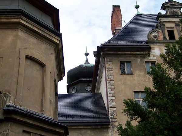 Część zamku /skręcane kominy/