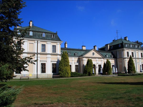 Zespół pałacowo - parkowy Czartoryskich .