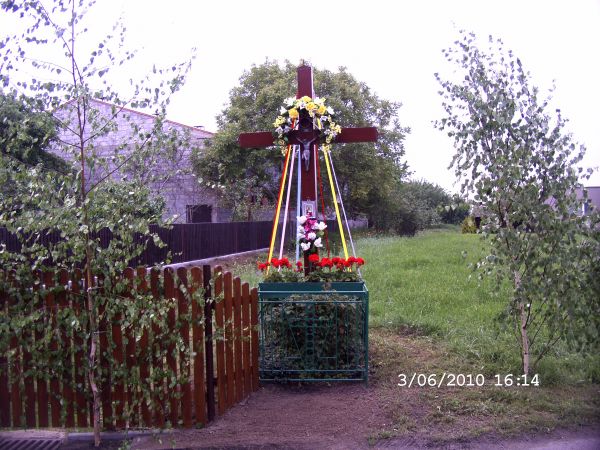 Krzyz przydrozny na "Bloniu"