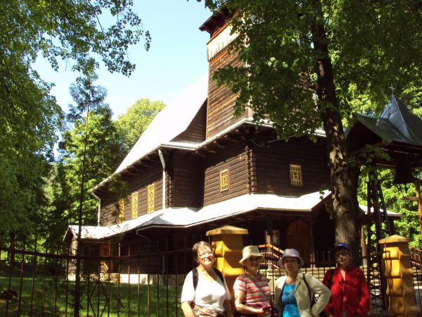 Kościól pw. św.Antoniego z 1939r. /wcześniej wierni chodzili do Mrzygłodu - tam parafia i tam grzebali zmarłych/. W 1936r. - kamień węgielny, akt poświęcenia do
