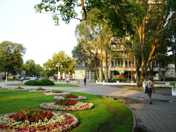 Wyjście z Parku Zdrojowego . Widok Ulicy Solankowej