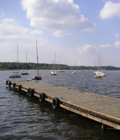 Przystań na jeziorze paprocańskim.