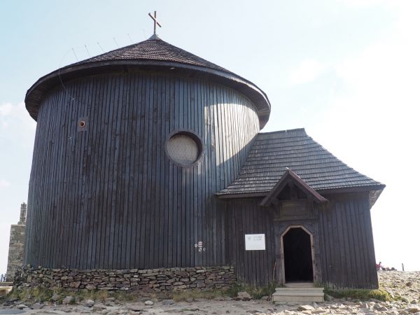 kaplica łacińska pw. św. Wawrzyńca - śluby ratowników górskich tu były, msze w intencji przewodników turystycznych, pilotów wycieczek, organizatorów  rajdów.