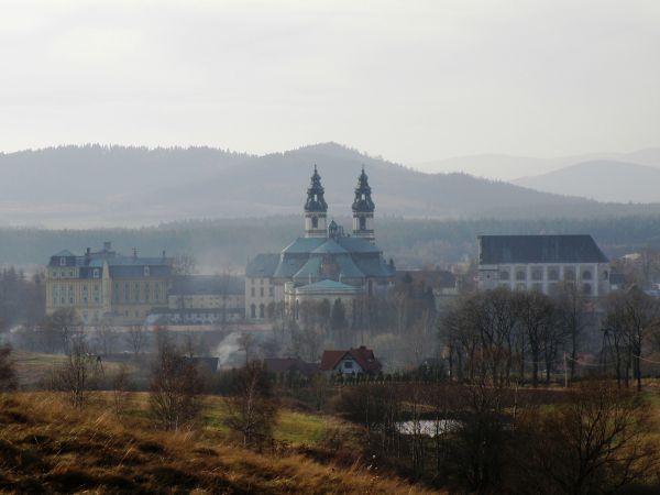 Krzeszowski klasztor w całej okazałości