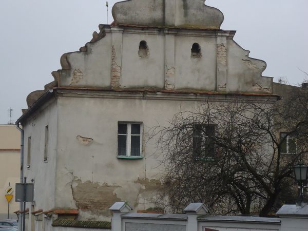 Daw. Organistówka z 1685.  W 1741 była tu szkoła p[rowadzona przez Szymona Tymowicza, a uczęszczało do niej 80 dzieci.