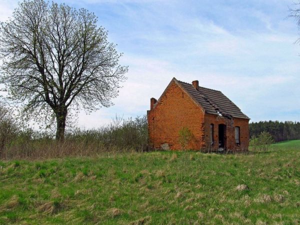 Stara chatka przy Karsinie - motyw do zdjęć ślubnych