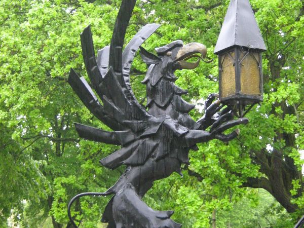 Szczecin - Gryf przed kościołem na Pomorzanach ul. Włościańska