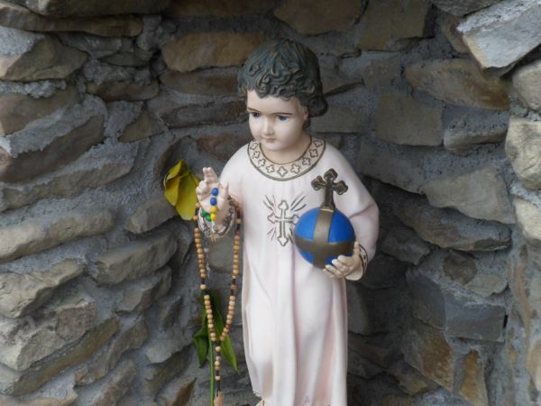 figurka - w niszy murów Golgoty.