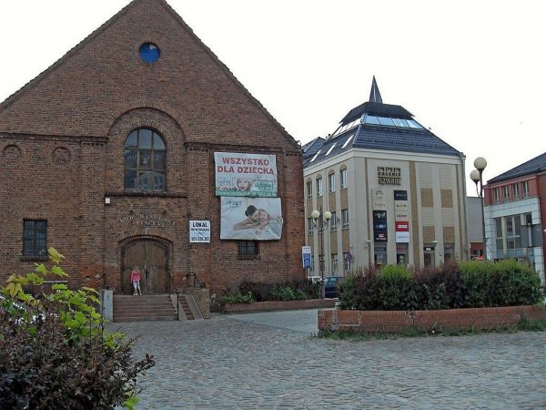 Była budowla sakralna, obecnie dom handlowy oraz Galeria Szwarc
