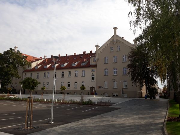 Dawne  koszary obecnie Młodzieżowy  Dom  Kultury przeniesiony z ul.Gimnazialnej