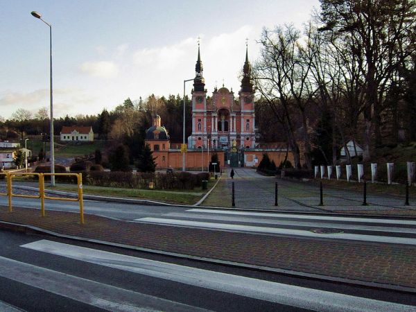 Sanktuarium Maryjne w nowym ,innym kolorze 2011-12-06