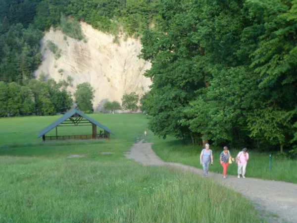 wiele takich uroczych miejsc i wiele razy tam bywaliśmy - i innym polecamy, tam kręcono sceny do chyba jedynego polskiego westernu pt. "Ranczo Texas" - filmu, k