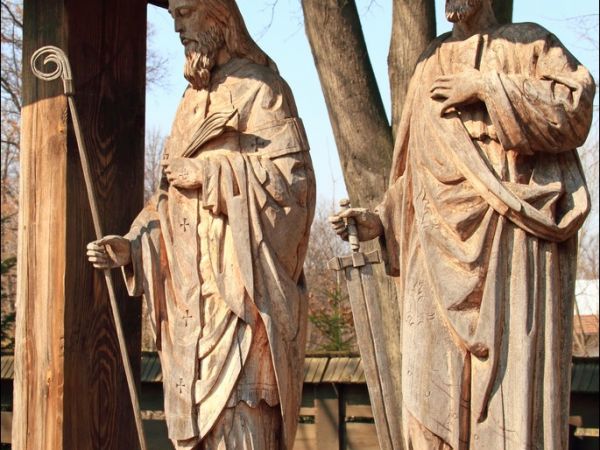 Drewniany kościół konstrukcji zrębowej pw. św. Sebastiana, wzniesiony w roku 1737. W roku 1980 był gruntownie odnawiany z całkowitą wymianą gontów. W  obrębie o