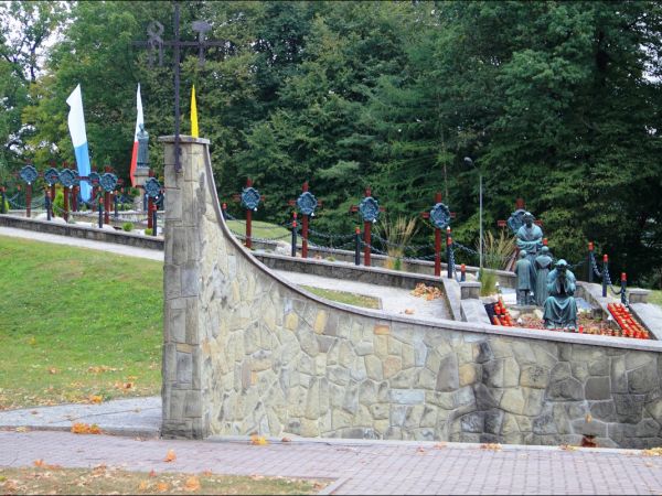 Klasztor Saletynów i Sanktuarium Matki Bożej z La Salette - Płaczącej  w Dębowcu  .  W kościele ukoronowana jest Matka Boża Saletyńska, która spełnia prośby lud