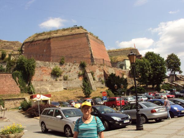 nad Kłodzkiem wyrosła twierdza - jedna z najpotężniejszych na Śląsku, bowiem tędy prowadziła najdogodniejsza droga z Czech na Śląsk toteż toczyli o nią walki Cz