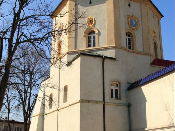 Bazylika Zwiastowania NMP w Leżajsku – wzniesiona w miejscu, gdzie według tradycji ukazała się w 1590 roku Tomaszowi Michałce Matka Boska. Sprawują nad nią opie