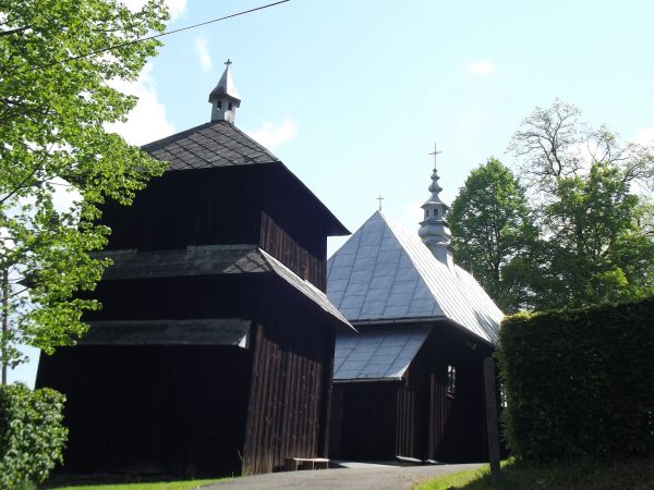 cerkiew filialna greckokatolicka pw. św. Mikołaja Cudotwórcy, z 1839r. po wojnie użytkowana jako kościół pw. Narodzenia NMP, dzwonnica - tzw. słupowa  - współcz