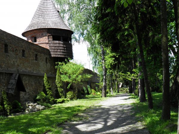 Mury obronne klasztoru SS. Benedyktynek na wzgórzu Św. Michała .