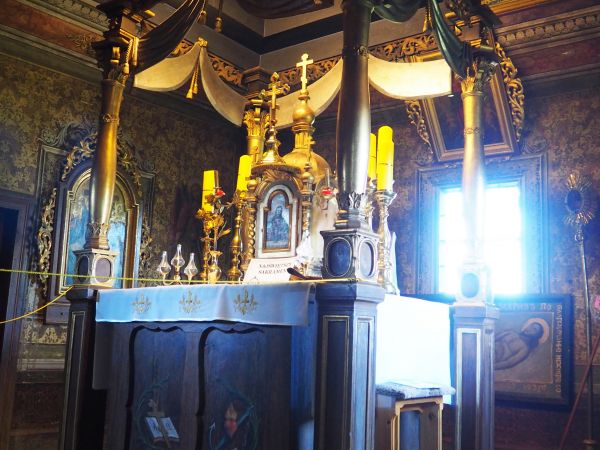 baldachimowy ołtarz cerkiewny.