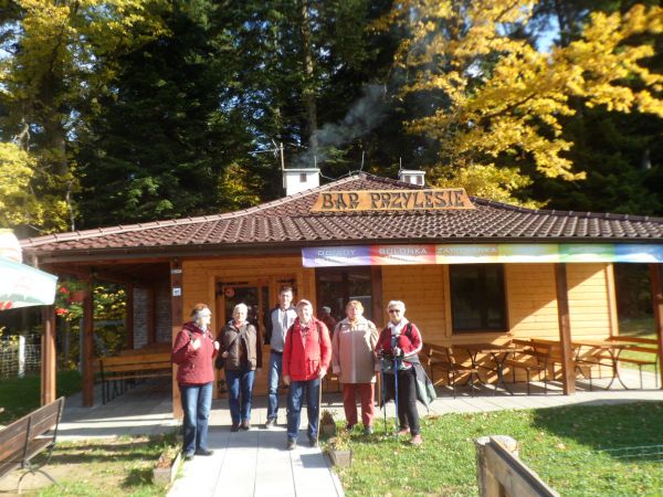 tu skorzystaliśmy z odpoczynku podczas wędrowania - to przy Lesie Malinki, jest parking, polecamy.