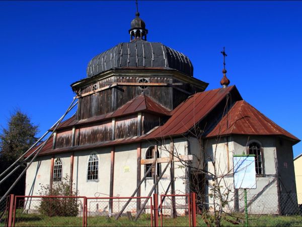 Cerkiew p.w. św. Mikołaja . Wybudowana w 1925 roku. Od 1947 roku okresowo  magazyn cementu i wapnia. Obecnie opuszczona. Ściany szachulcowe co jest rzadkością w
