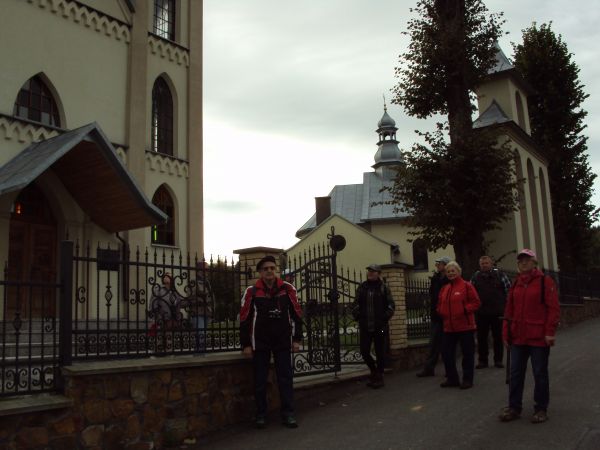 w 1900 roku właściciel ziemski tych terenów Jan Nepomucen Zatorski ufundował obie świątynie a mianowicie : kościół pw. Serca Pana Jezusa, murowany, neogotycki,