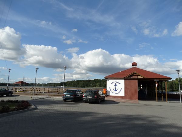 Sępólno Krajeńskie - molo od strony parkingu.