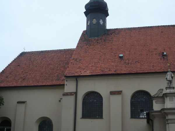 Kościół Nazaretanek,skromny na zewnątrz a w  środku ciekawe wyposażenie.