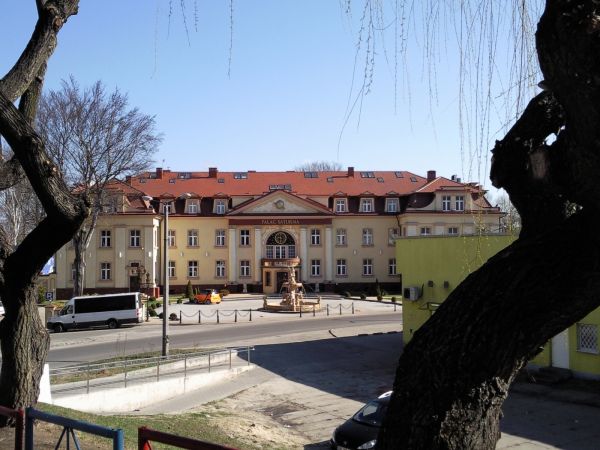 Widok na Pałac Saturna w którym znajdują się łaźnie rzymskie