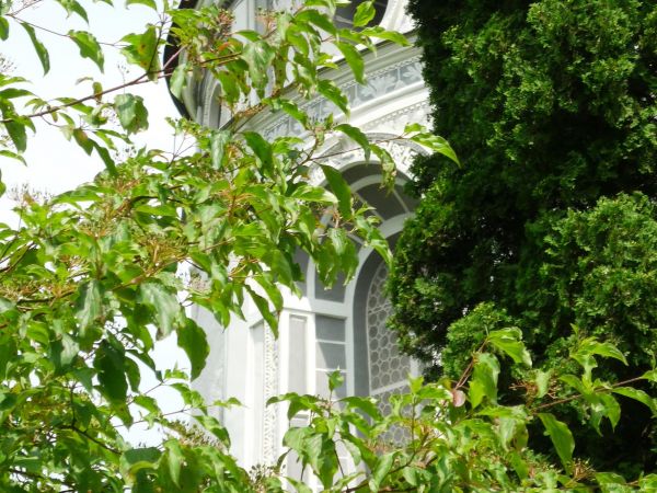 Jedna z najpiękniejszych rezydencji pałacowych w Polsce. Położona 10 km na południe od Przemyśla.  Zamek - pałac powstał w XVI wieku.  Przez kolejne lata rozbud