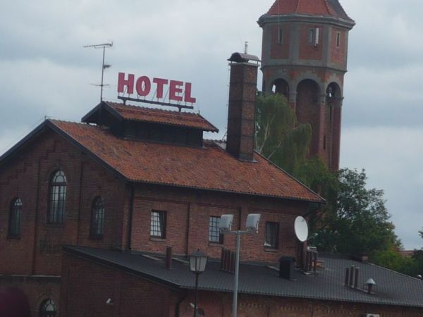 Hotel przerobiony z budynków dawnej gazowni.