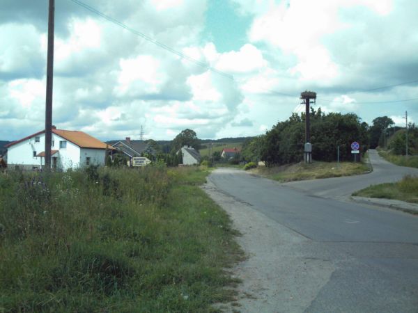 Droga wyjazdowa w kierunku Czarnówka.