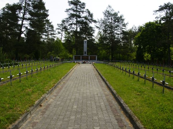 Osuchy-cmentarz  partyzantów Batalionów Chłopskich i Armii Krajowej