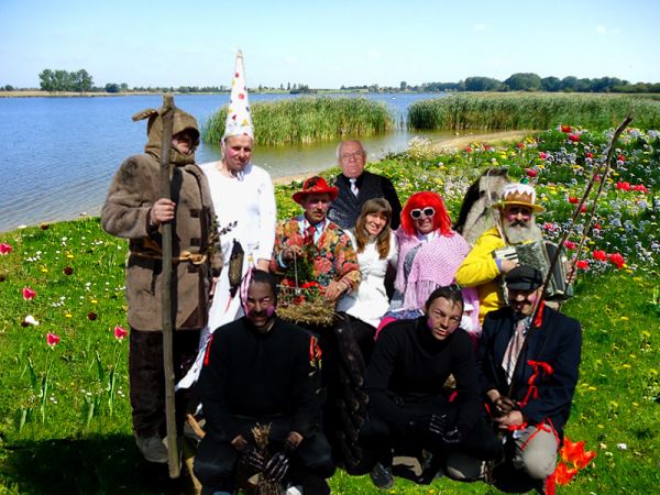 Tradycje wielkanocne w Bytyniu - lany poniedziałek.