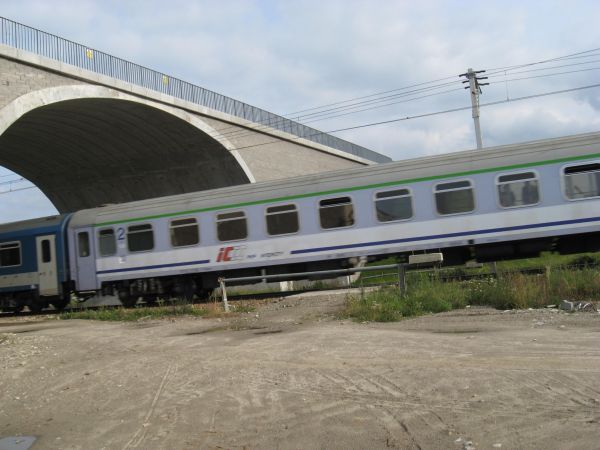 Przejeżdzający pociąg Krynica WArszawa